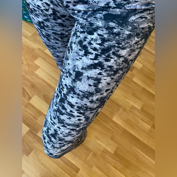 Lululemon Base Pace HR Tight 25" - Picture 5 of 6